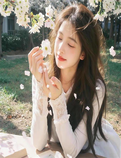 人物深度分析：《山丹丹花儿开》中的宣传的营销策略与渠道选择 认识人物与故事的互动